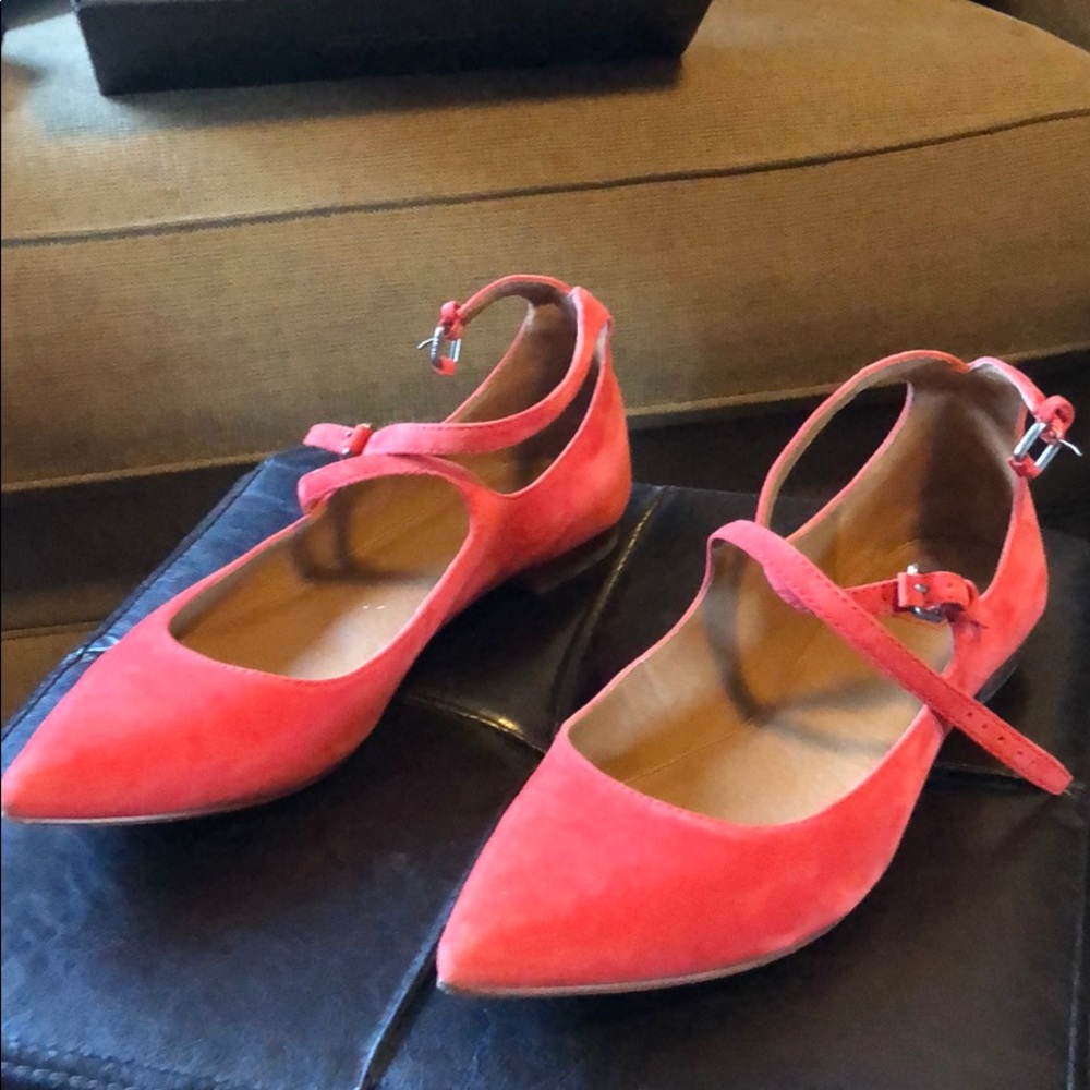 Coral ballet flats